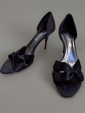 ALDO sz 38 / 7.5M Black Dressy Open Peep Toe Bow Accent High Heeled Pump Shoes